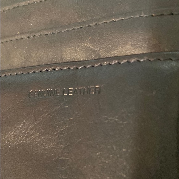 Elegant Black Wallet with Premium Leather Finish - Picture 3 of 10